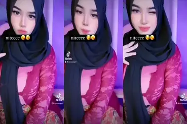 Arrazyny Hijab Pakai Kebaya Merah Ngentot Ganas Di Kasur