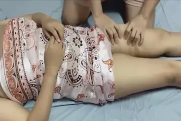 Kakek Tua Nikmati Goyangan Gadis Muda Liar